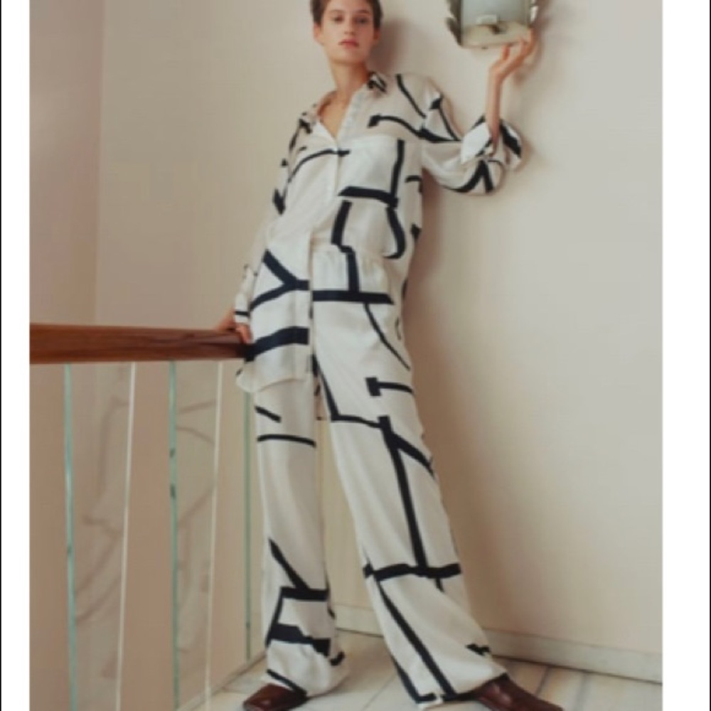 NWT ZARA Geometric Print Pants white Black M Blogger’s Favorite